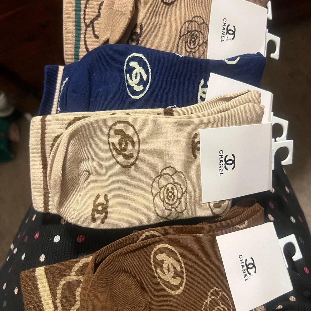 Fashion Beige and Brown Rose Pattern Socks - Picture 2 of 2